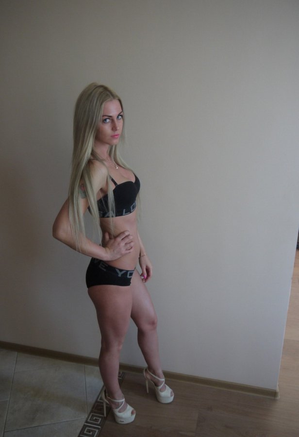 Müstehcen Tille escort