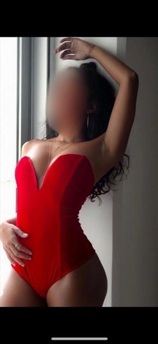 Çok çekici escort Vivacious