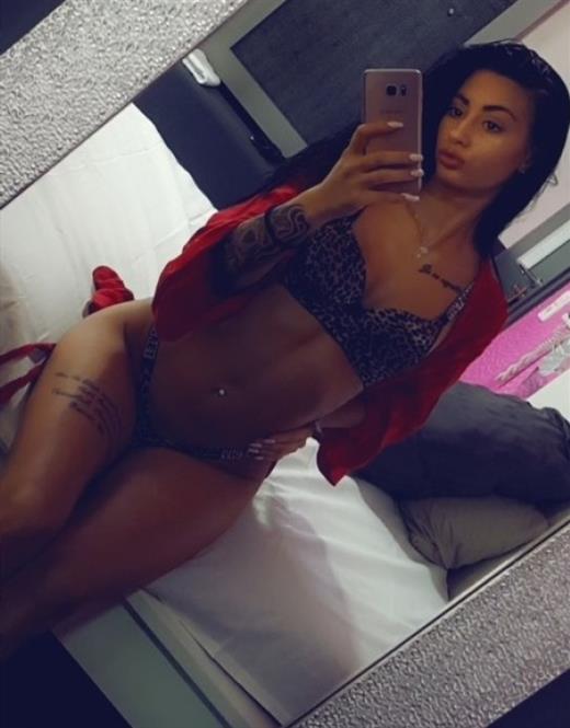 Gerçek göğüsler escort Emmy Lee Ankara Eskort Kizlar