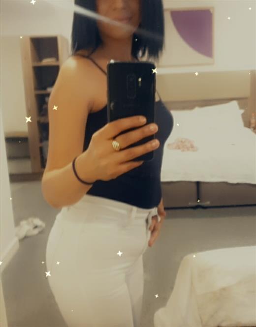 Düşünceli escort Junis