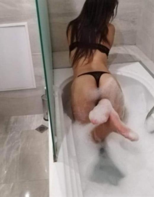 Güzel busty escort Lampoon