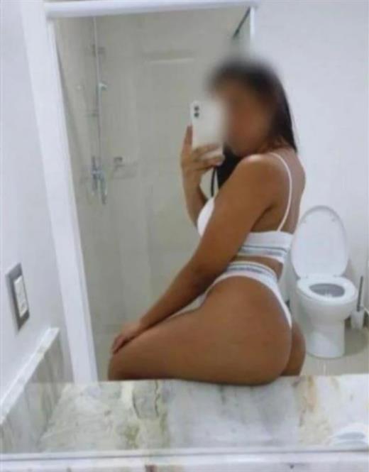 Şekilli gövde escort Nilaya